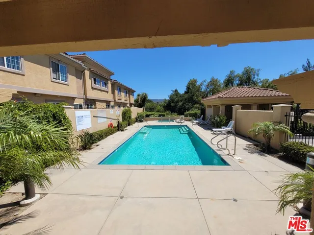 $575,000 | 1448 Patricia Avenue, Unit 204, Simi Valley, CA 93065
