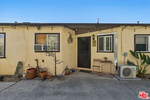 $1,075,000 | 5710 Vineland Avenue, North Hollywood, CA 91601