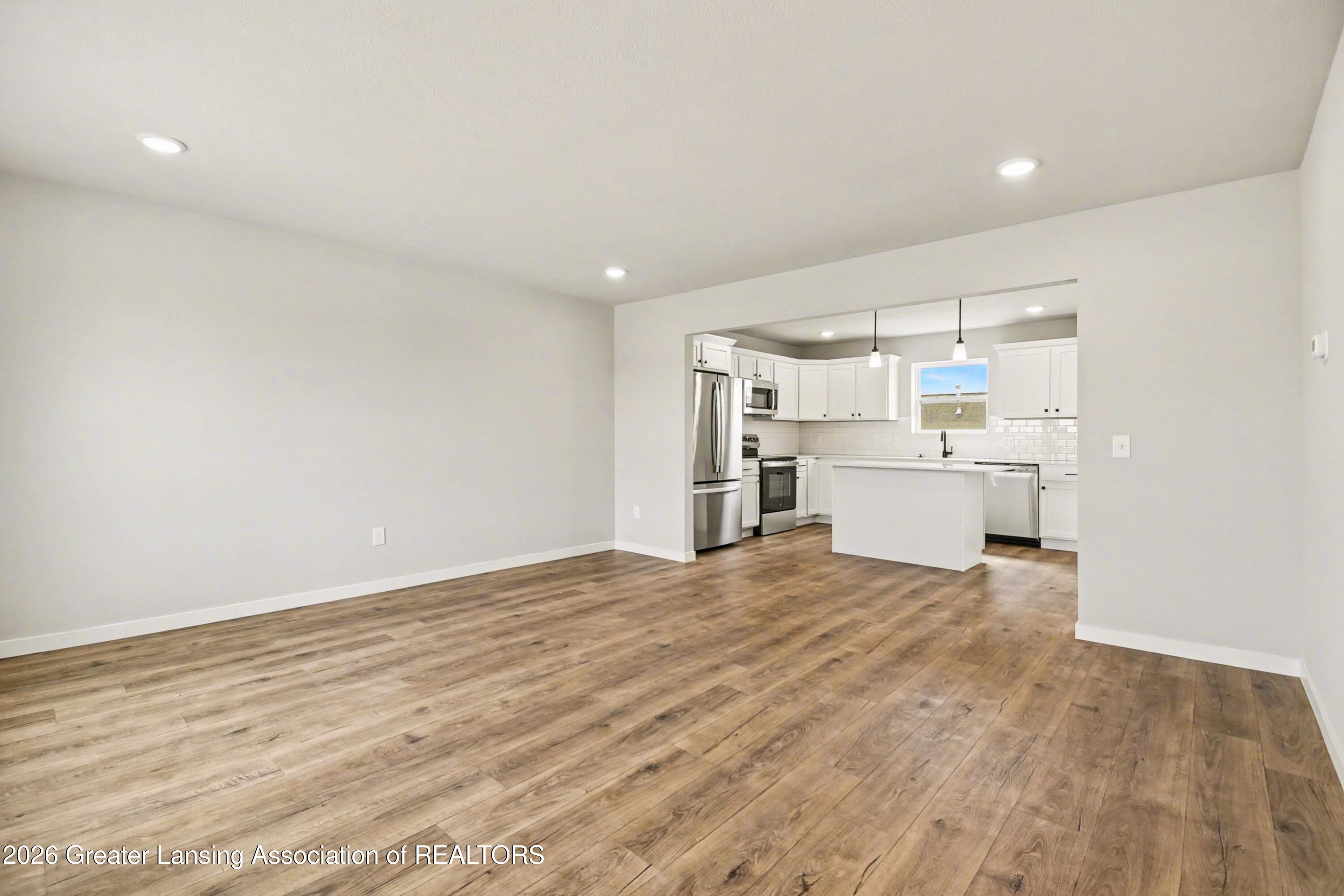 707 West Windward Way Perry, MI 48872 - Photo 3 of 37 STN004-9.0 i2080-Great Room2