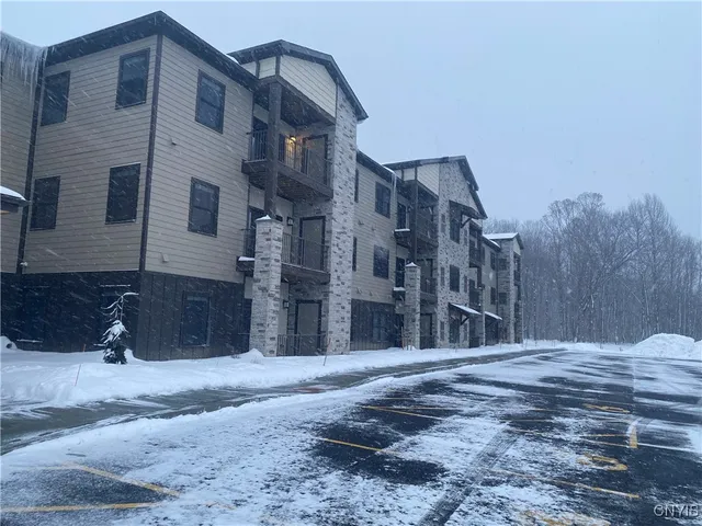 $1,800 | 4597 State Route 31, Clay, NY 13041