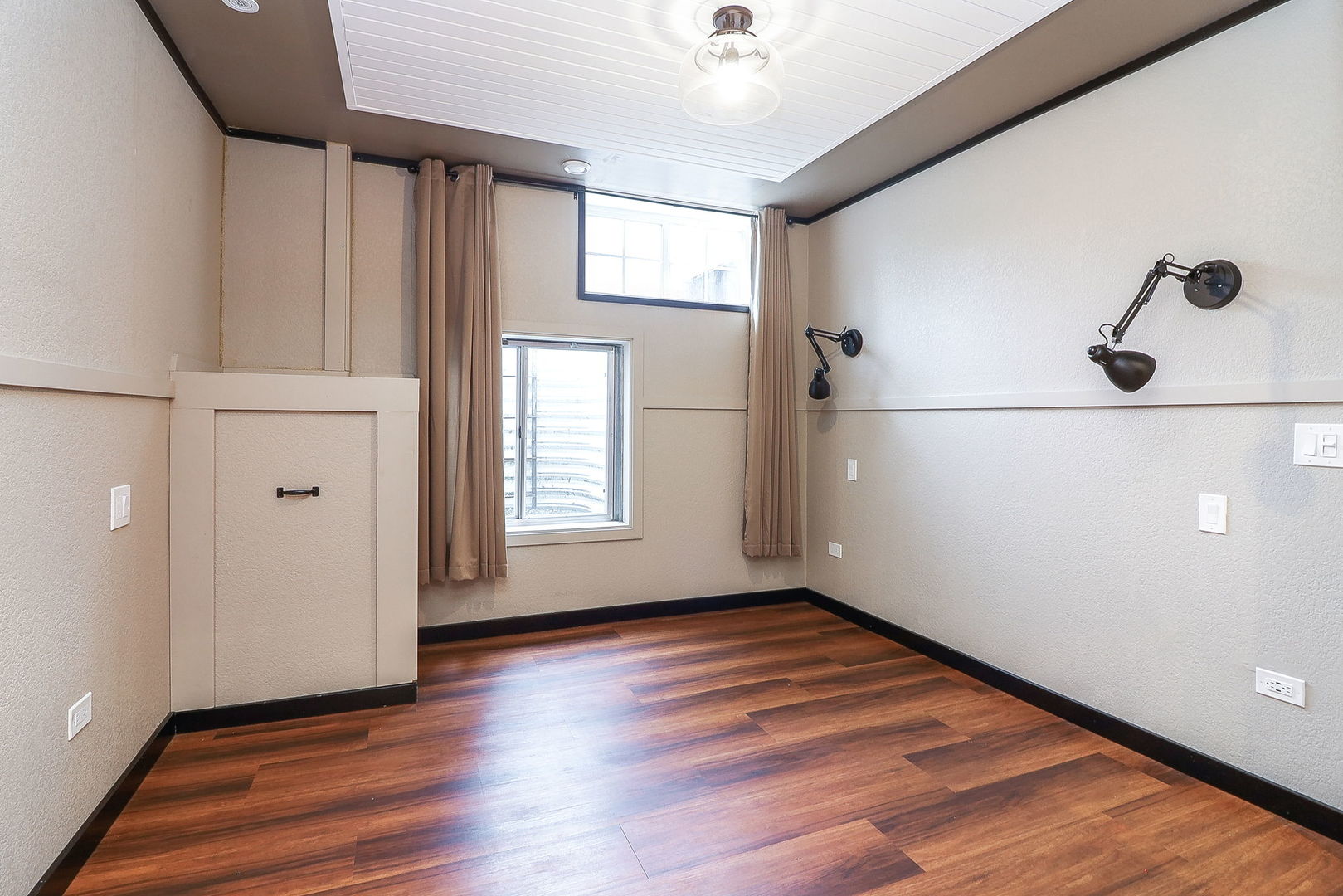 1208 Connamara Court Westmont, IL 60559 - Photo 32 of 36 an empty room with wooden floor and windows