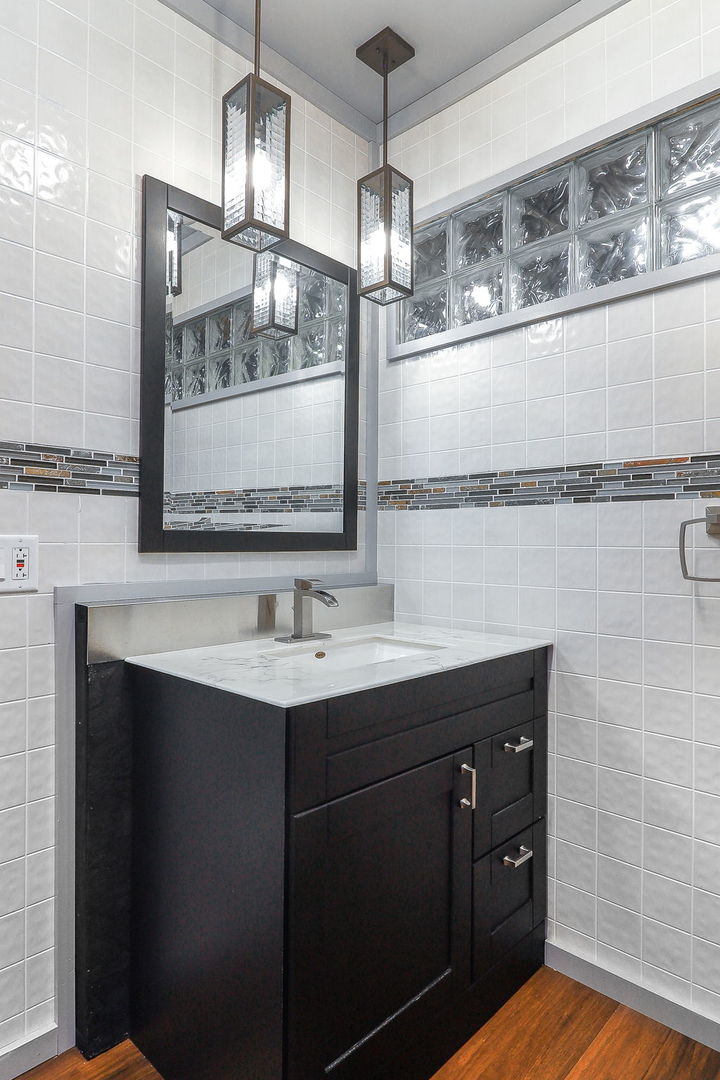1208 Connamara Court Westmont, IL 60559 - Photo 33 of 36 a bathroom with a sink and a mirror