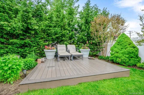 $899,000 | 3683 Illona Lane, Oceanside, NY 11572