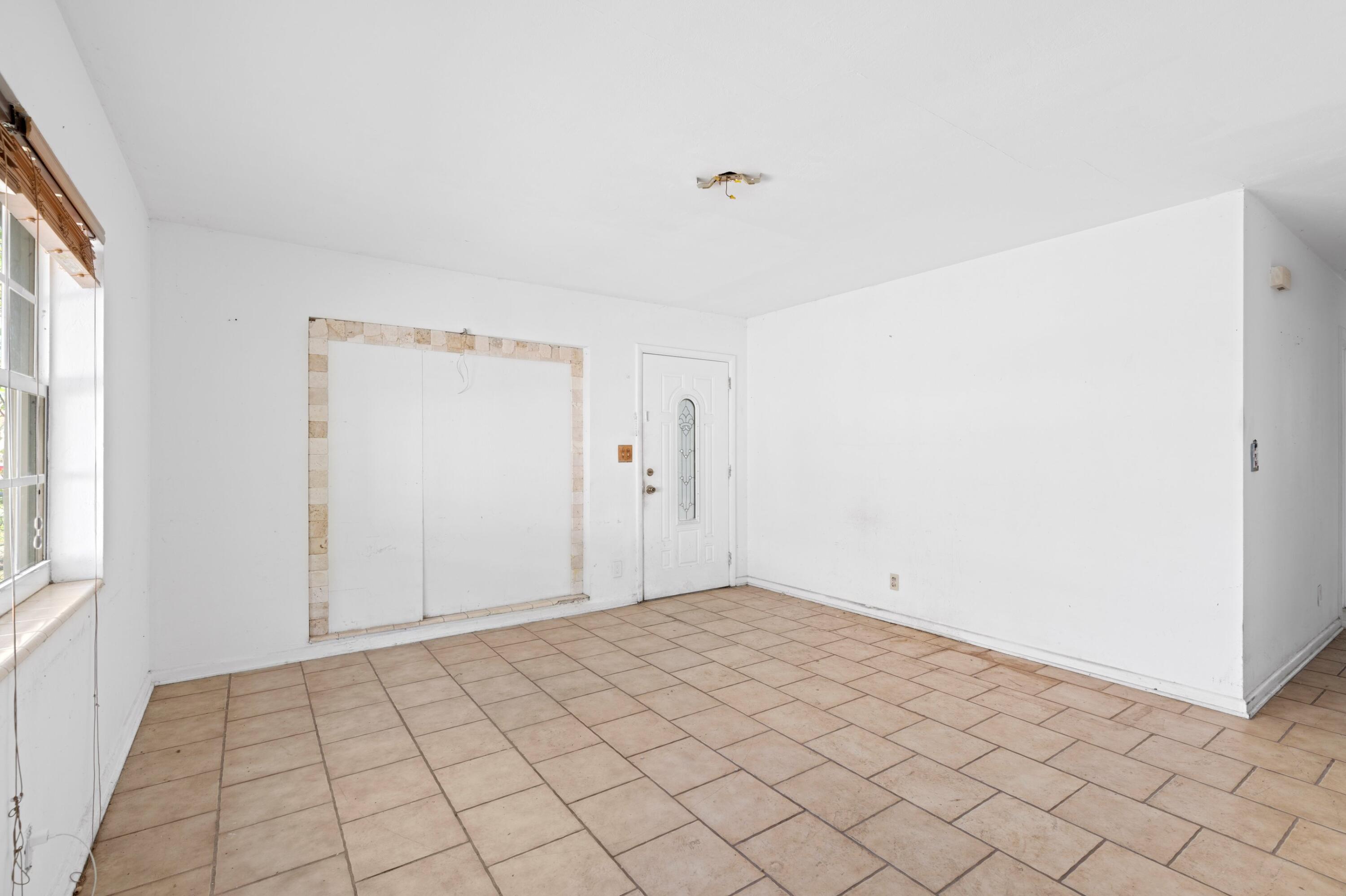 310 Southwest 2nd Street Boca Raton, FL 33432 - Photo 6 of 17 a view of an empty room