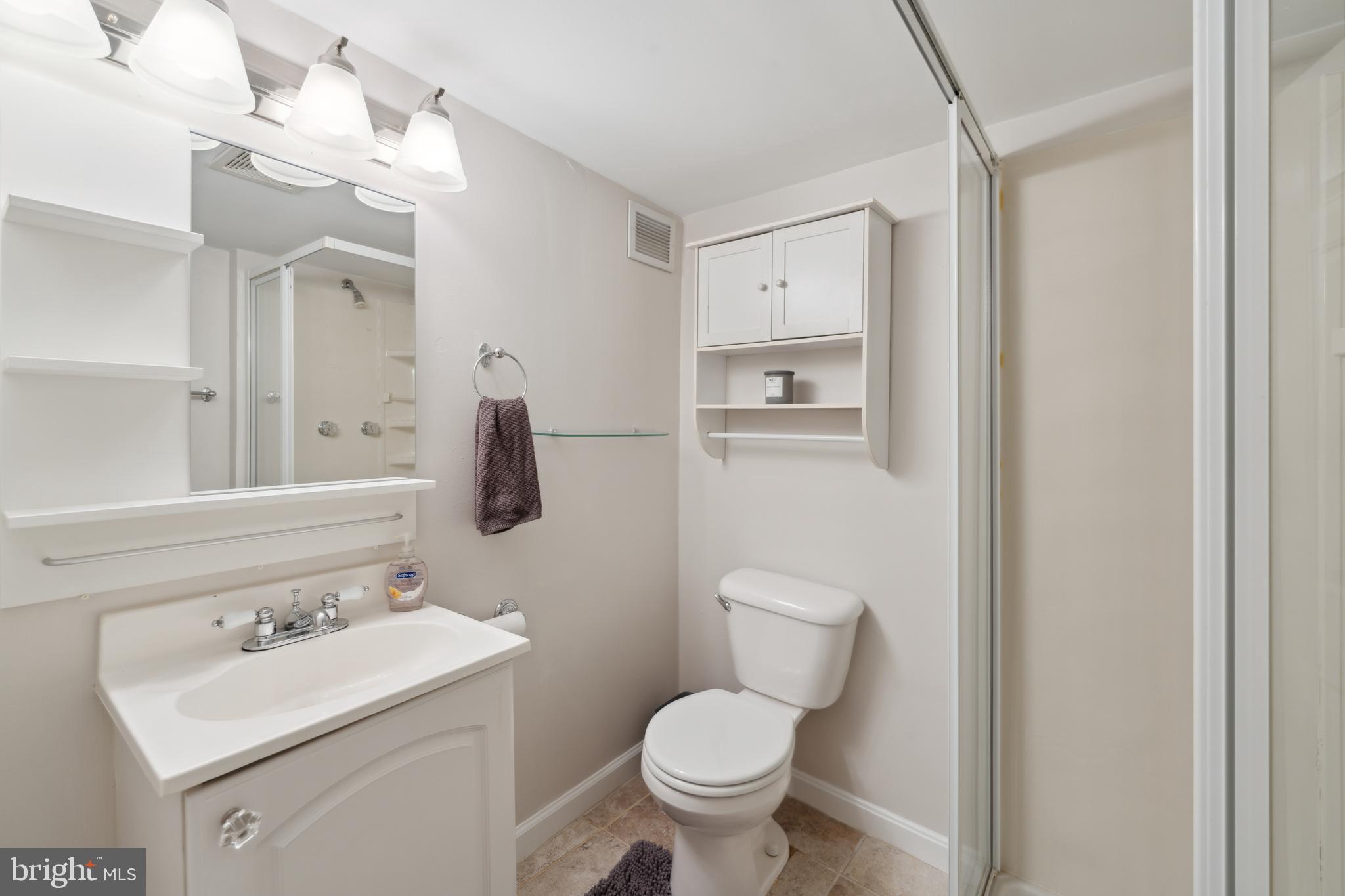 3461 Keswick Road Baltimore, MD 21211 - Photo 7 of 25 a bathroom with a toilet sink and mirror