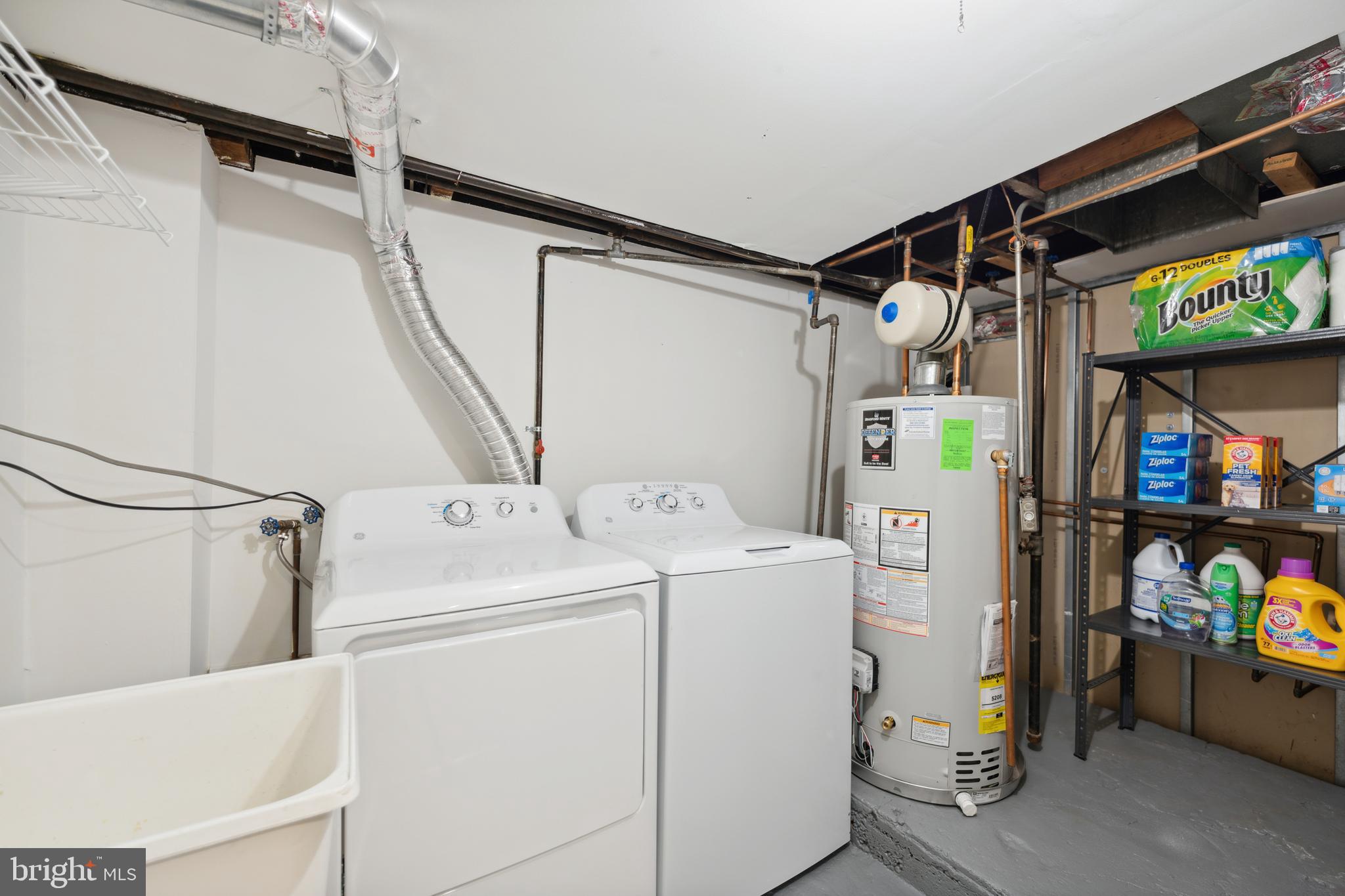 3461 Keswick Road Baltimore, MD 21211 - Photo 8 of 25 a utility room with dryer and washer