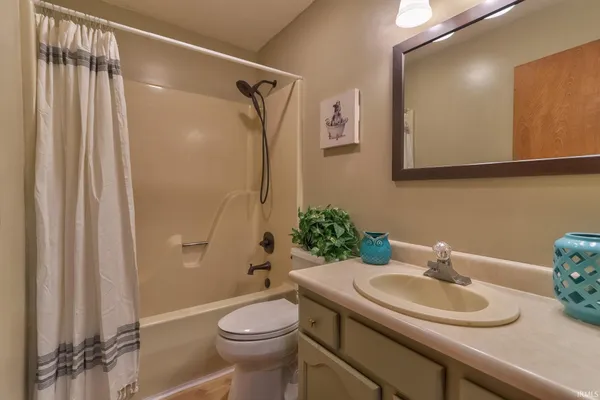 $244,900 | 1210 Char-Lee Drive, Evansville, IN 47712