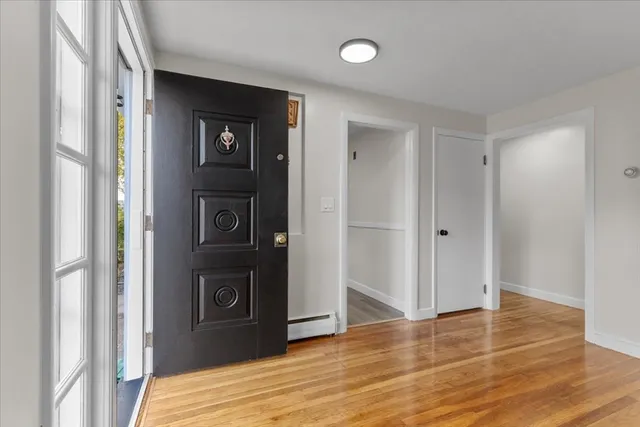 a view of a livingroom with wooden floor and closet