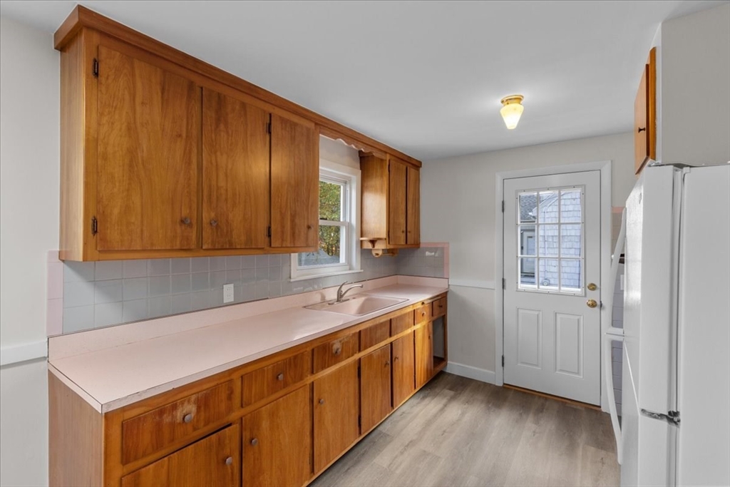 187 Vincent Road Dedham, MA 02026 - Photo 8 of 38 Gallery Image 8