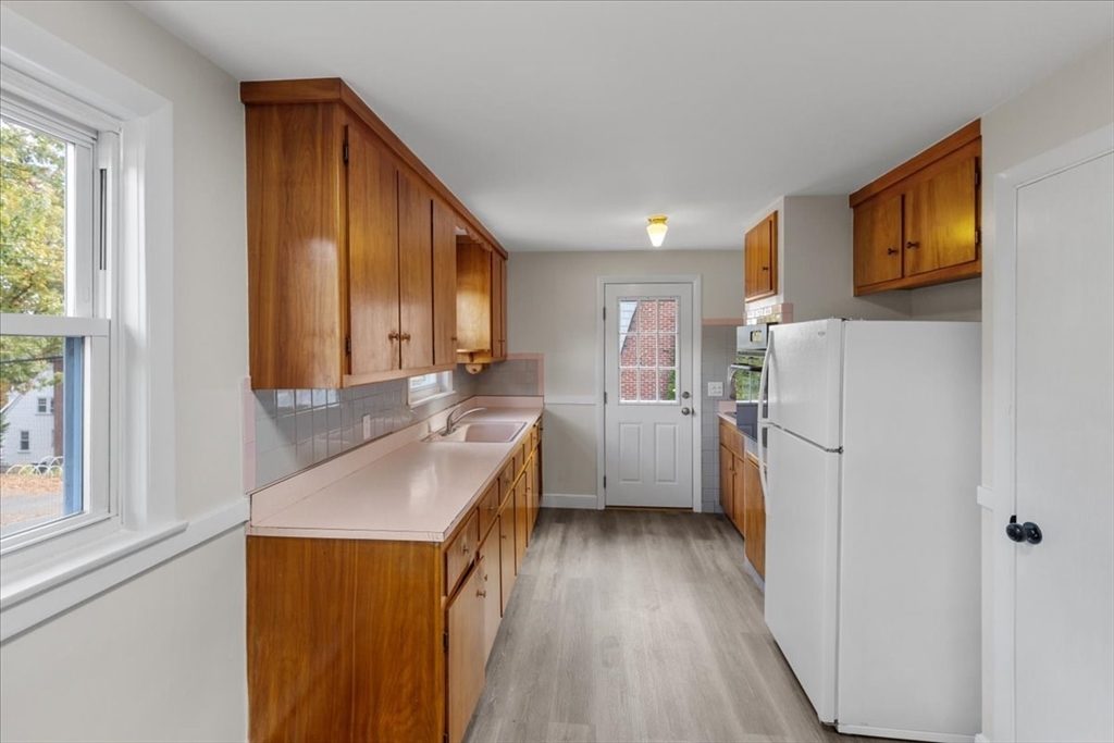 187 Vincent Road Dedham, MA 02026 - Photo 9 of 38 Gallery Image 9
