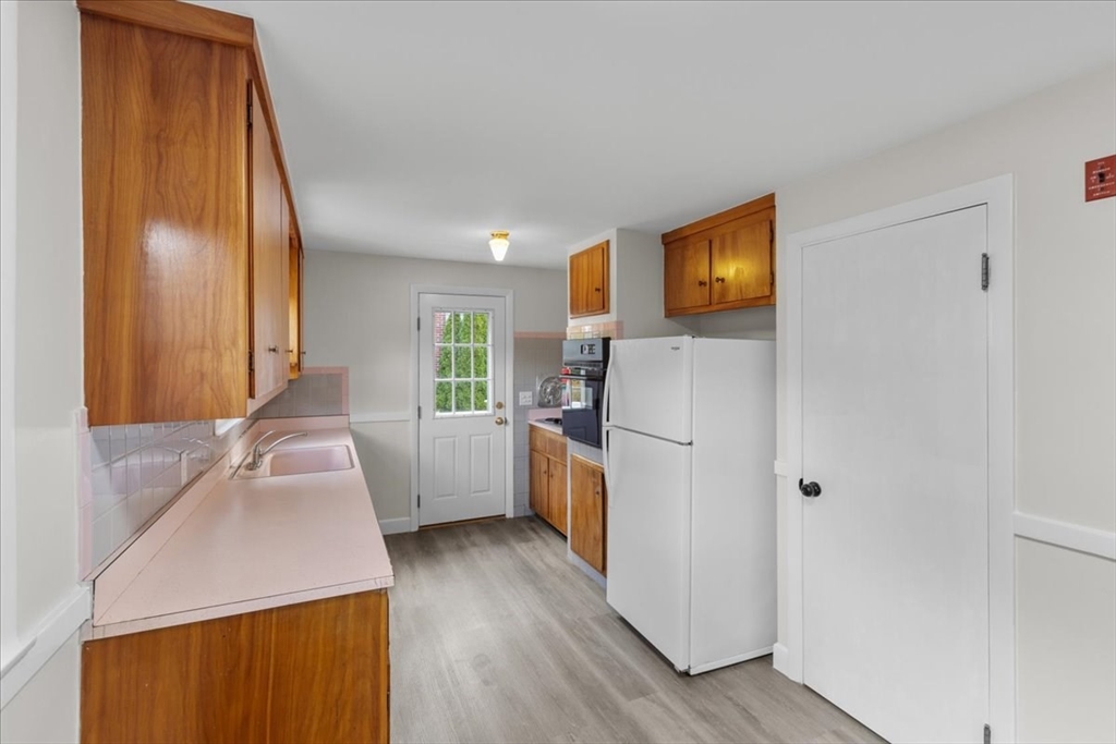 187 Vincent Road Dedham, MA 02026 - Photo 10 of 38 Gallery Image 10