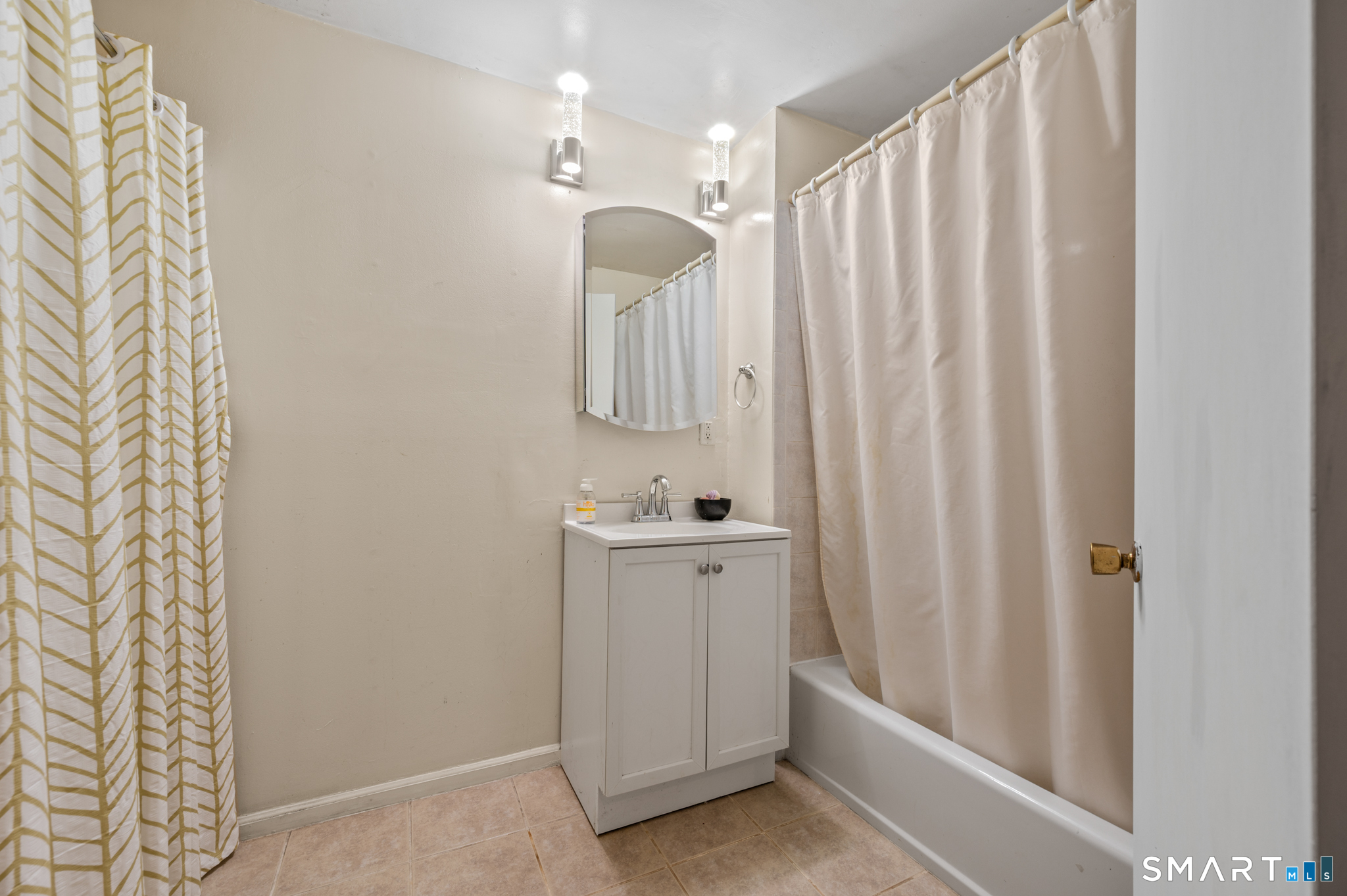 72 Old Meadow Plain Road Simsbury, CT 06089 - Photo 13 of 22