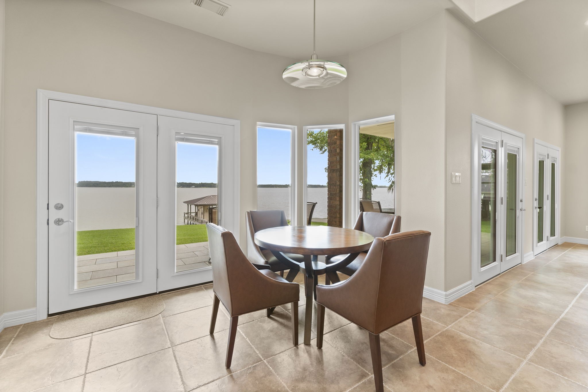 191 Beth Circle Huntsville, TX 77320 - Photo 11 of 50 a dining room with furniture and window