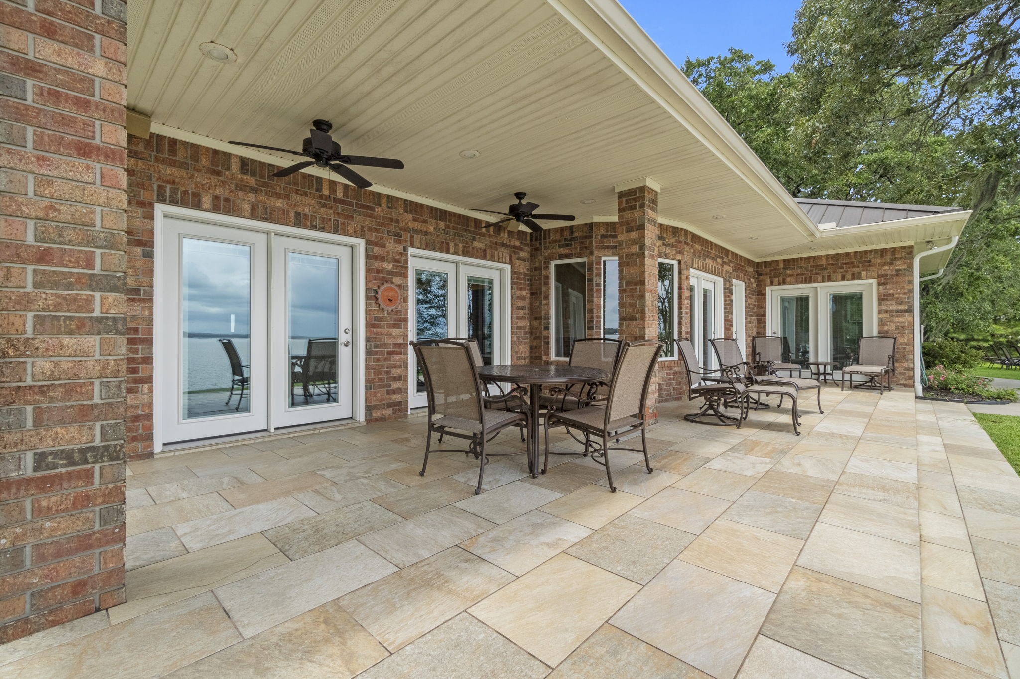 191 Beth Circle Huntsville, TX 77320 - Photo 32 of 50 a view of a patio with table and chairs and potted plants
