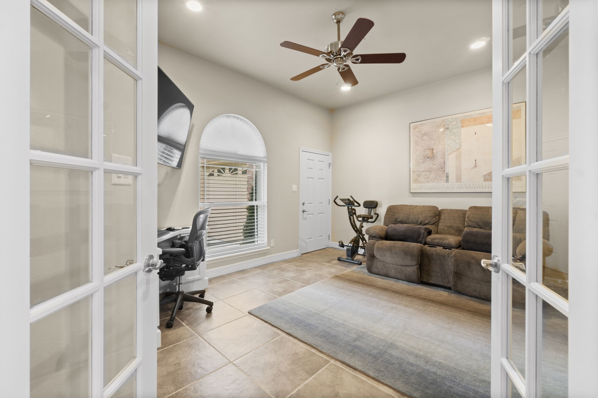 191 Beth Circle Huntsville, TX 77320 - Photo 4 of 50 a living room with furniture and a window