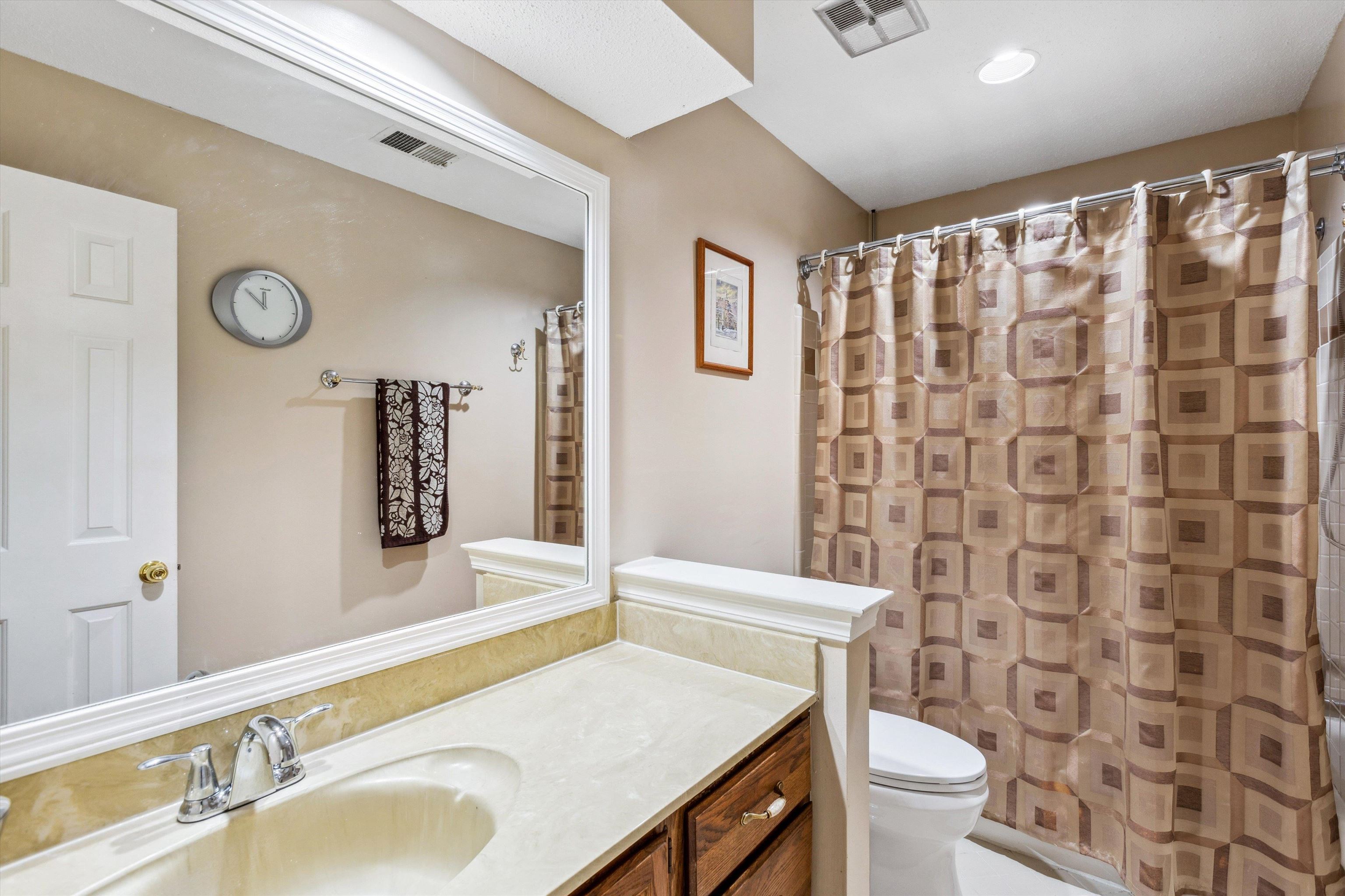 6972 Crestridge Road Memphis, TN 38119 - Photo 20 of 26 Full bathroom with toilet, vanity, a shower with shower curtain, and visible vents