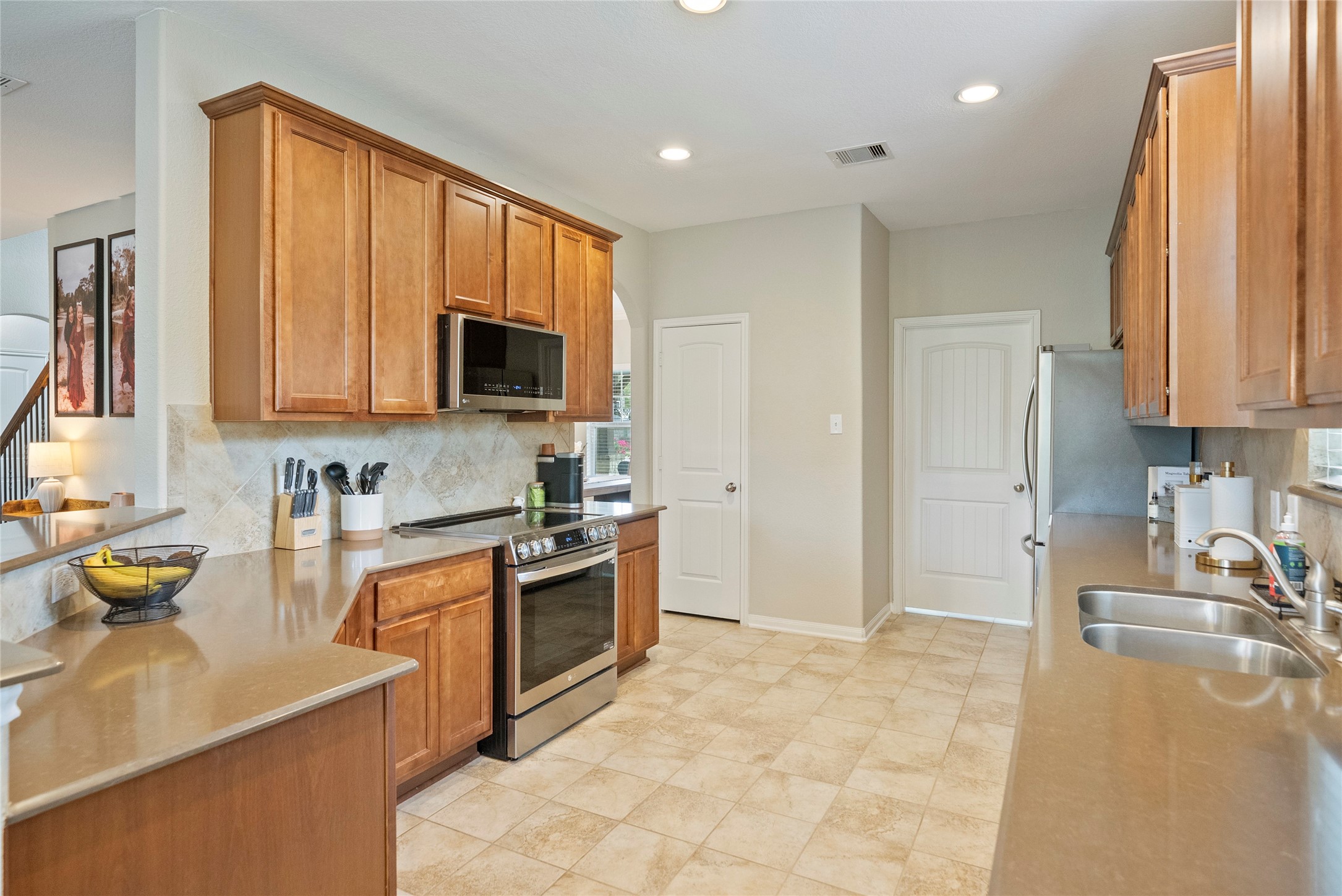 9160 Wapiti Trail Conroe, TX 77303 - Photo 13 of 48 Stunning kitchen view