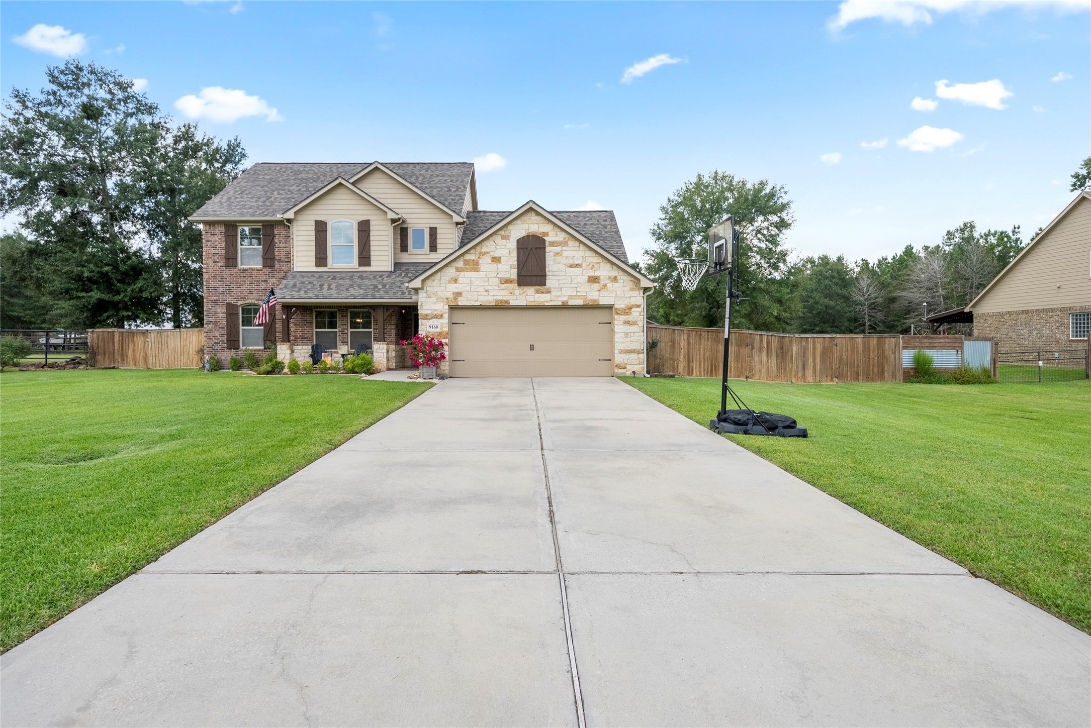 9160 Wapiti Trail Conroe, TX 77303 - Photo 2 of 48 Beautiful home on spacious one acre lot.