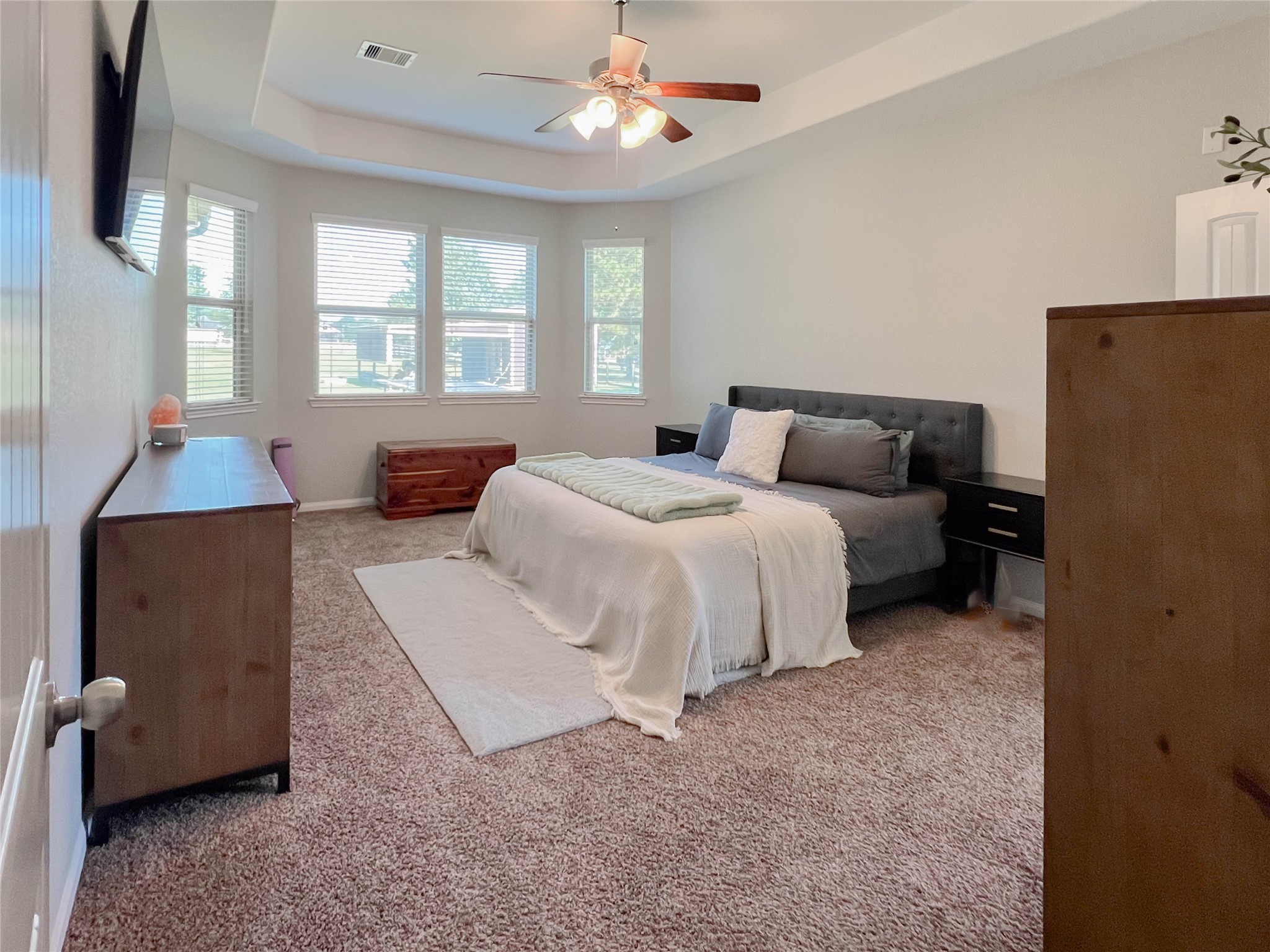 9160 Wapiti Trail Conroe, TX 77303 - Photo 5 of 48 Primary bedroom suite.