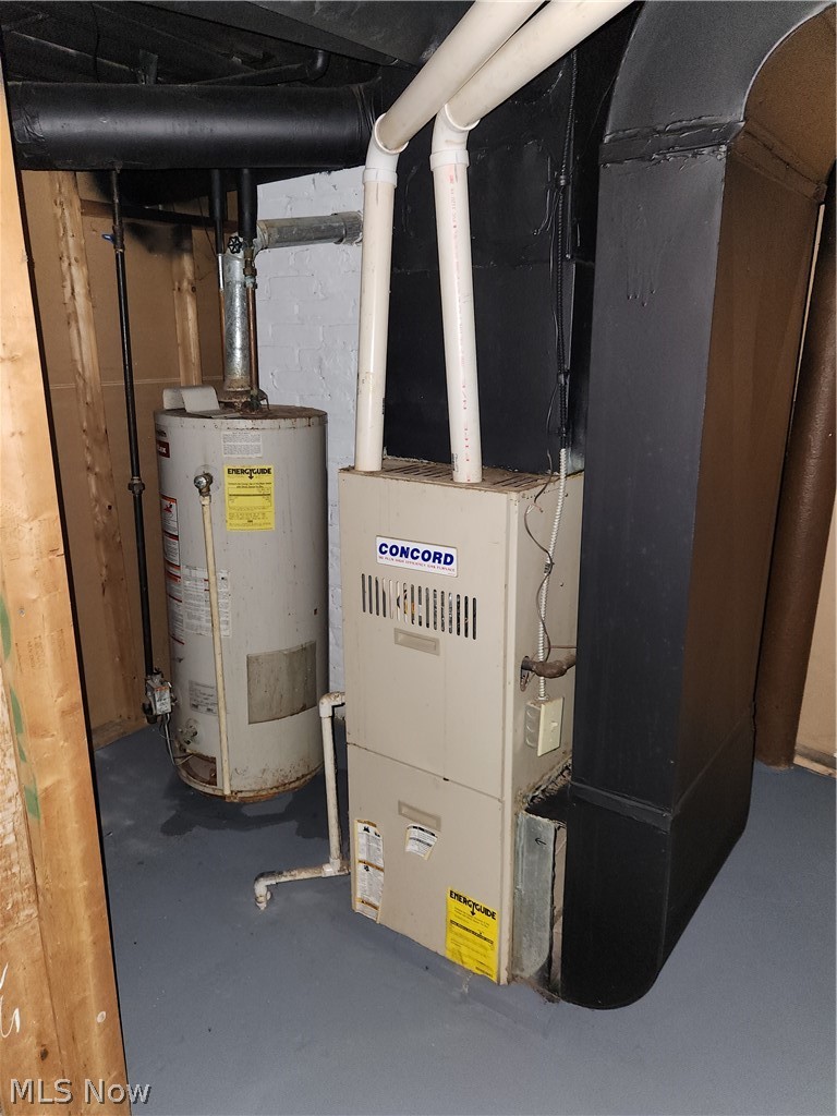 13500 Rugby Road Cleveland, OH 44110 - Photo 16 of 18 Utility room with water heater