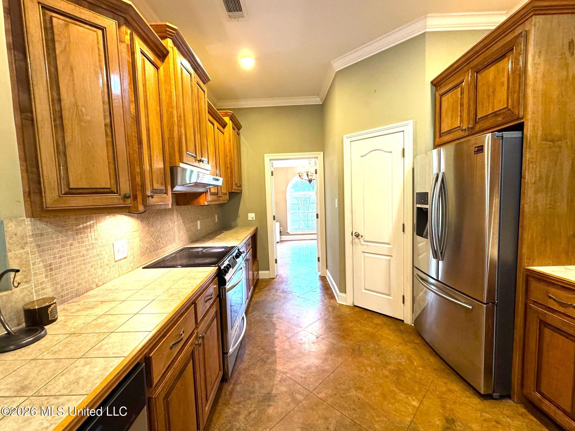 1038 Deerfield Road Summit, MS 39666 - Photo 11 of 32 Kitchen to dining