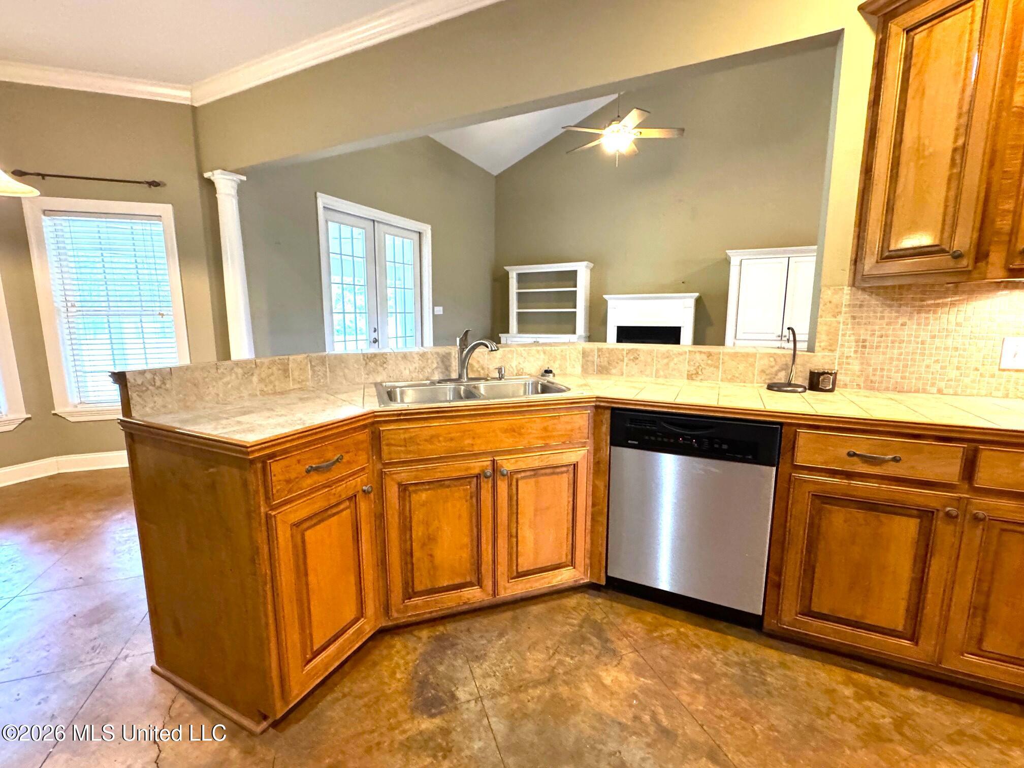 1038 Deerfield Road Summit, MS 39666 - Photo 12 of 32 Kitchen to family
