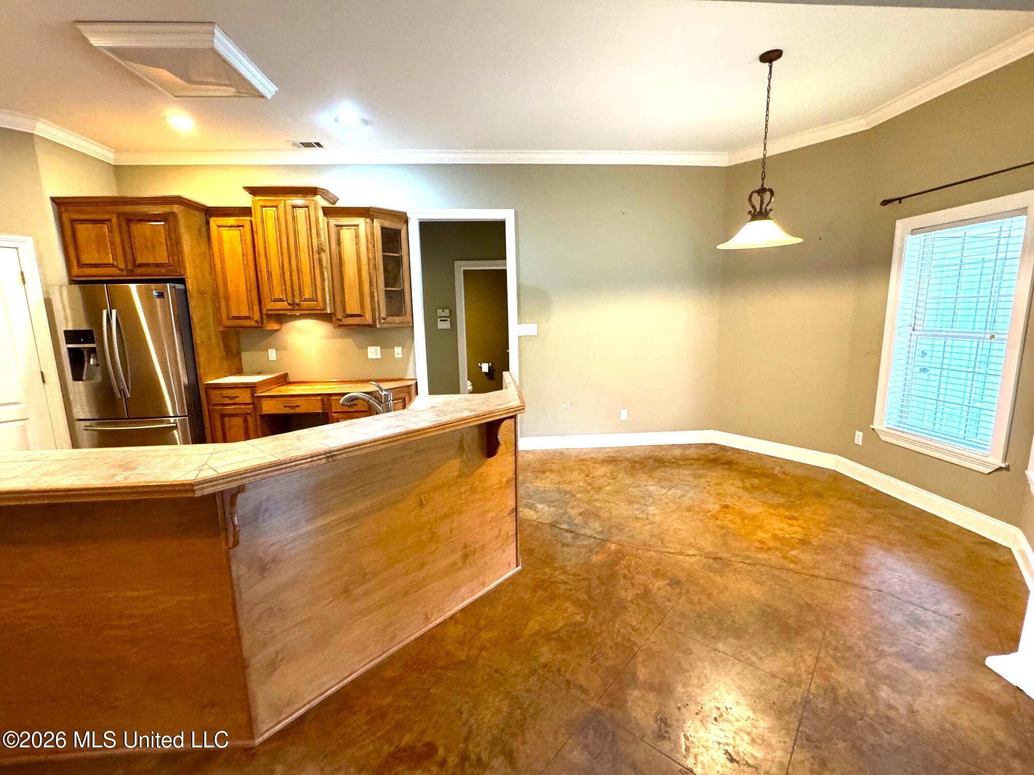 1038 Deerfield Road Summit, MS 39666 - Photo 13 of 32 Breakfast area & bar