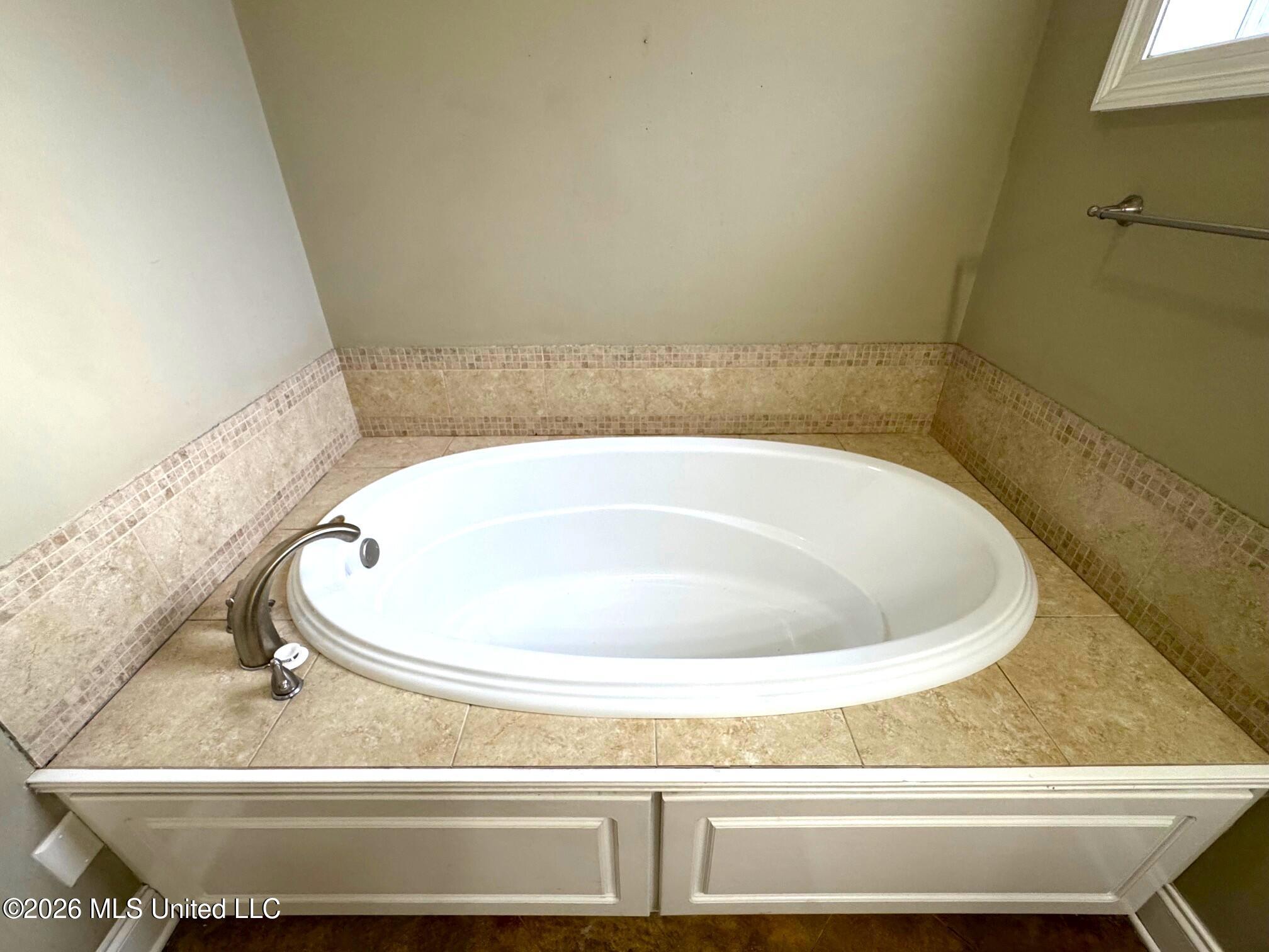 1038 Deerfield Road Summit, MS 39666 - Photo 19 of 32 Primary soaking tub