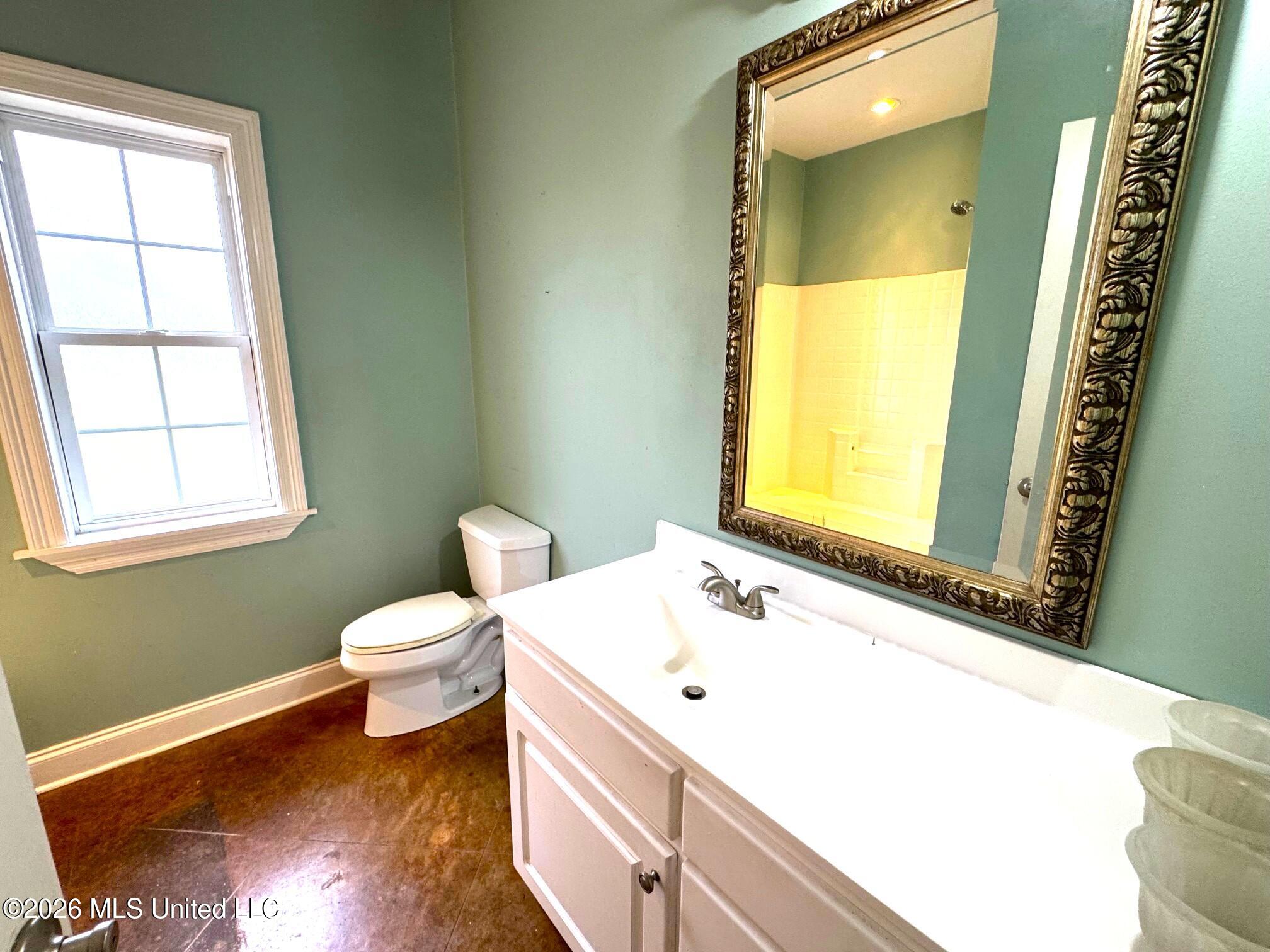 1038 Deerfield Road Summit, MS 39666 - Photo 24 of 32 Hall bath