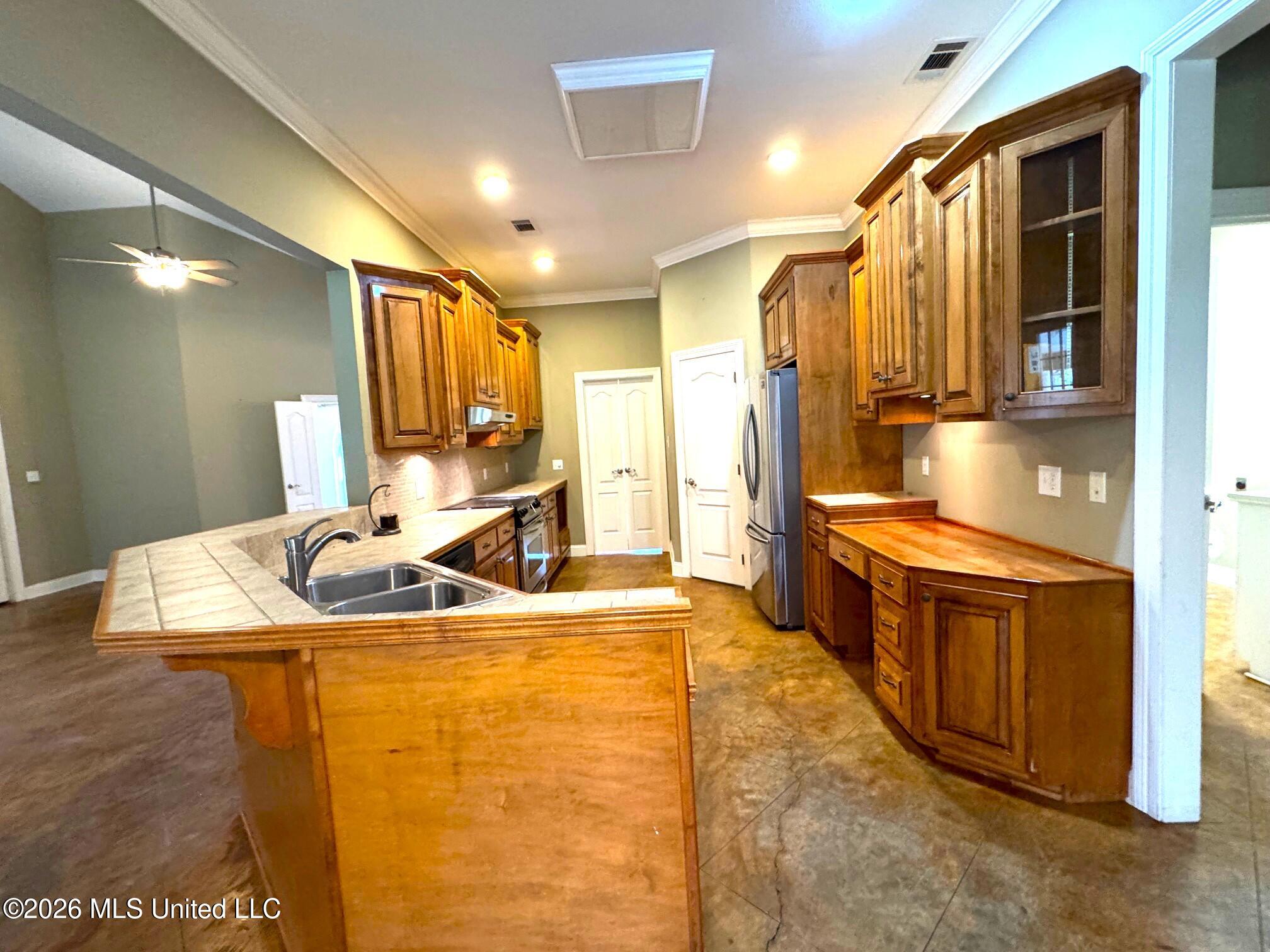 1038 Deerfield Road Summit, MS 39666 - Photo 8 of 32 Kitchen from breakfast area