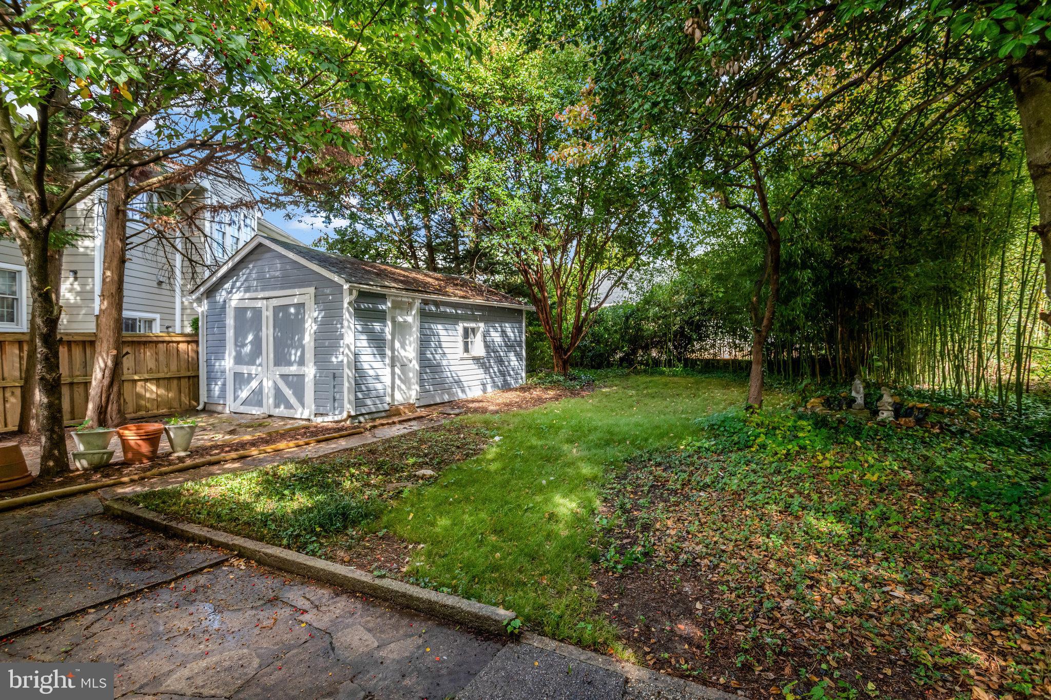 2621 2nd Road North Arlington, VA 22201 - Photo 40 of 44 a view of front of a house with a yard