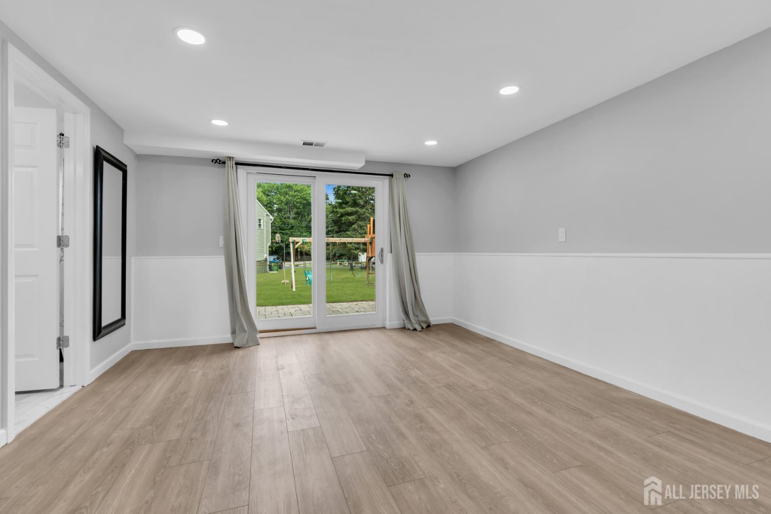 125 Jeff Street Edison, NJ 08837 - Photo 31 of 45