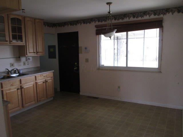 134 Redmond Road Columbus, OH 43228 - Photo 7 of 16