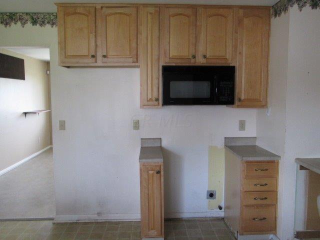 134 Redmond Road Columbus, OH 43228 - Photo 9 of 16