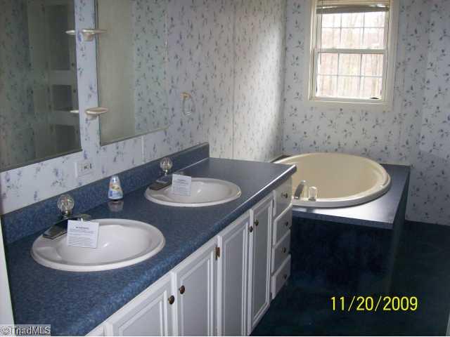 412 Finch Road Henderson, NC 27537 - Photo 10 of 11 Master Bath/Spa.