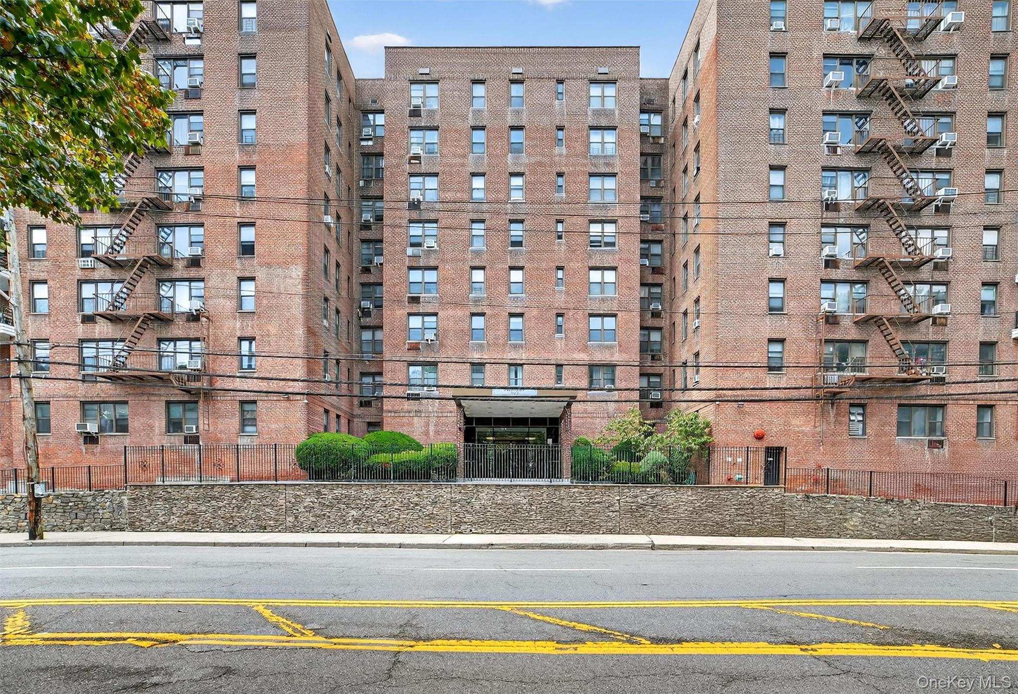277 Bronx River Road, Unit 5M Yonkers, NY 10704 - Photo 20 of 20 a front view of a building