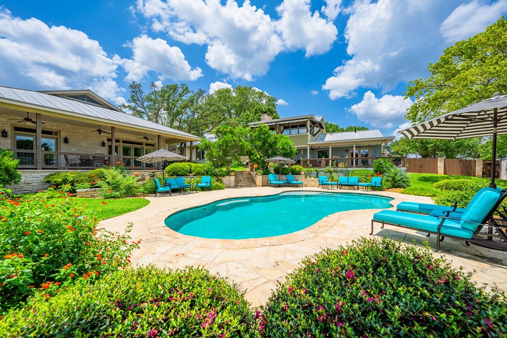 407 Spring Mill Drive Kerrville, TX 78028 - Photo 2 of 38