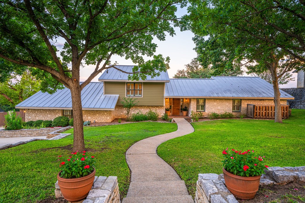 407 Spring Mill Drive Kerrville, TX 78028 - Photo 3 of 38