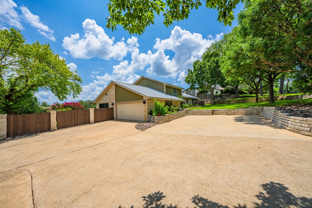 407 Spring Mill Drive Kerrville, TX 78028 - Photo 6 of 38