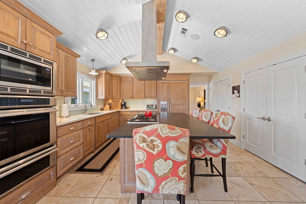 407 Spring Mill Drive Kerrville, TX 78028 - Photo 9 of 38