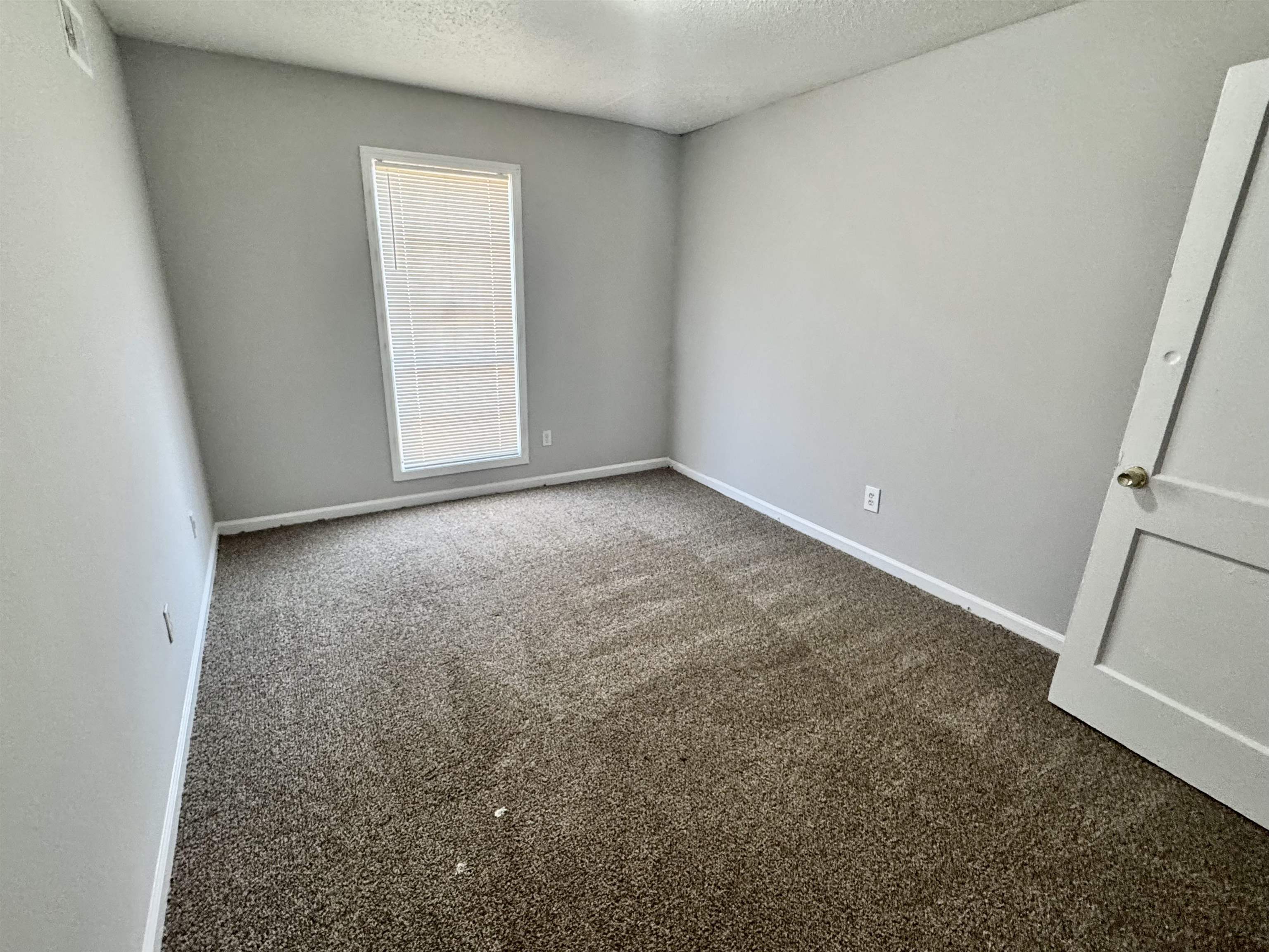4057 Windermere Road Memphis, TN 38128 - Photo 12 of 14 an empty room with windows