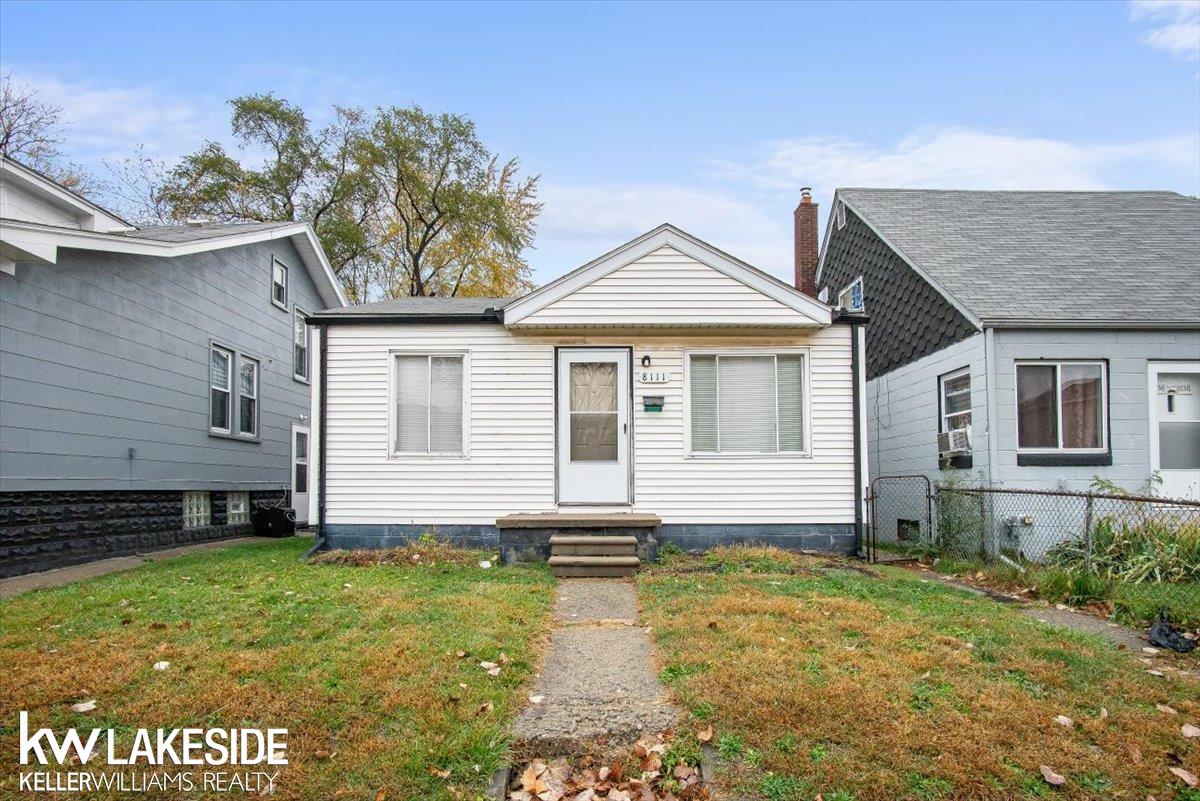 8111 Rivard Avenue Warren, MI 48089 - Photo 2 of 25 50170713-91A4C3BB-9520-41A2-A104-586F7702C2D0.JPG