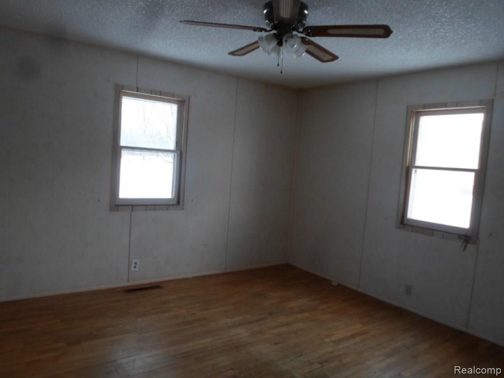 2397 Belsay Road Burton, MI 48519 - Photo 31 of 33 SAM_3162.jpg