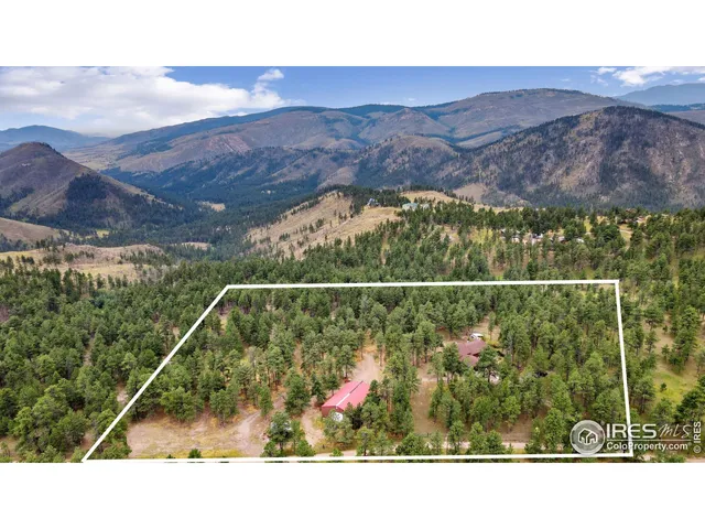 a black and white photo of a city