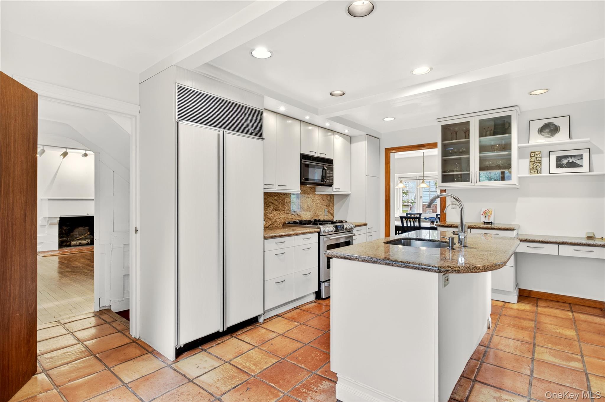 10 Crescent Road Port Washington, NY 11050 - Photo 12 of 37