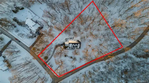 $1,389,750 | 1 Canaan Circle, South Salem, NY 10590