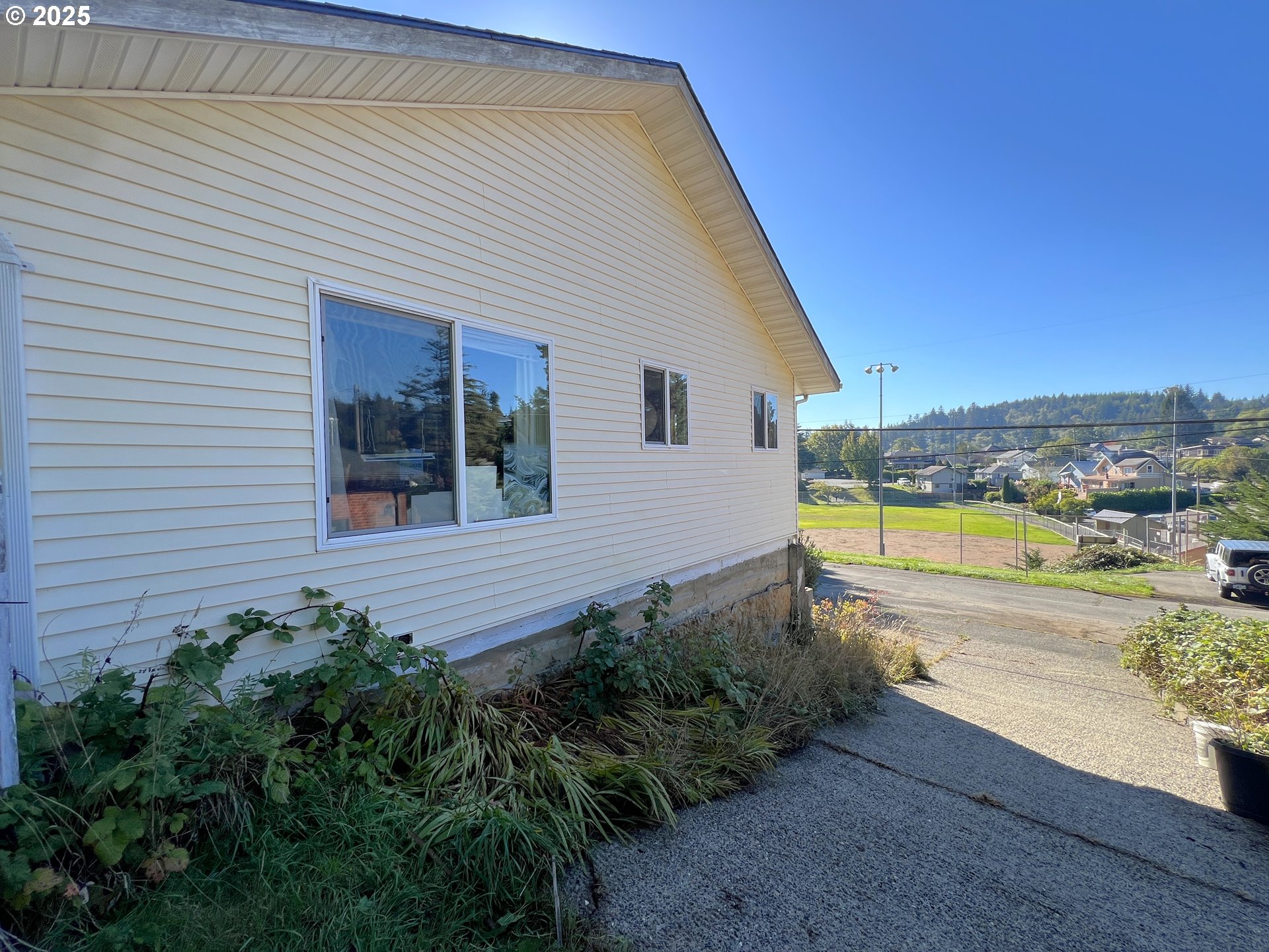 860 8th Terrace Coos Bay, OR 97420 - Photo 4 of 22 a view of a house with a ocean view