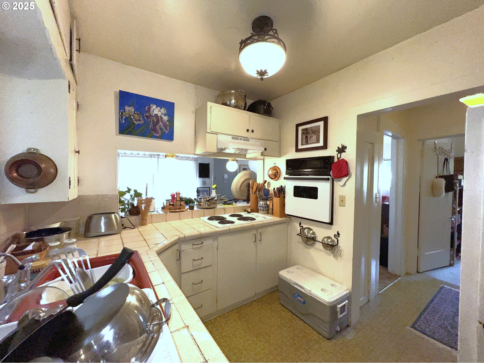 860 8th Terrace Coos Bay, OR 97420 - Photo 9 of 22 a kitchen with a sink appliances and cabinets