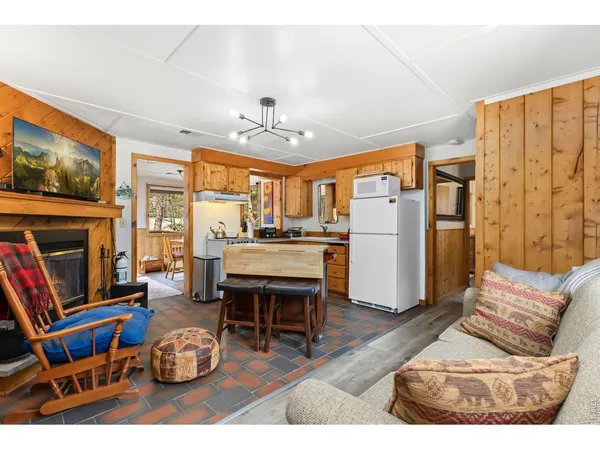 $1,685,000 | 818 Riverside Drive, Lyons, CO 80540