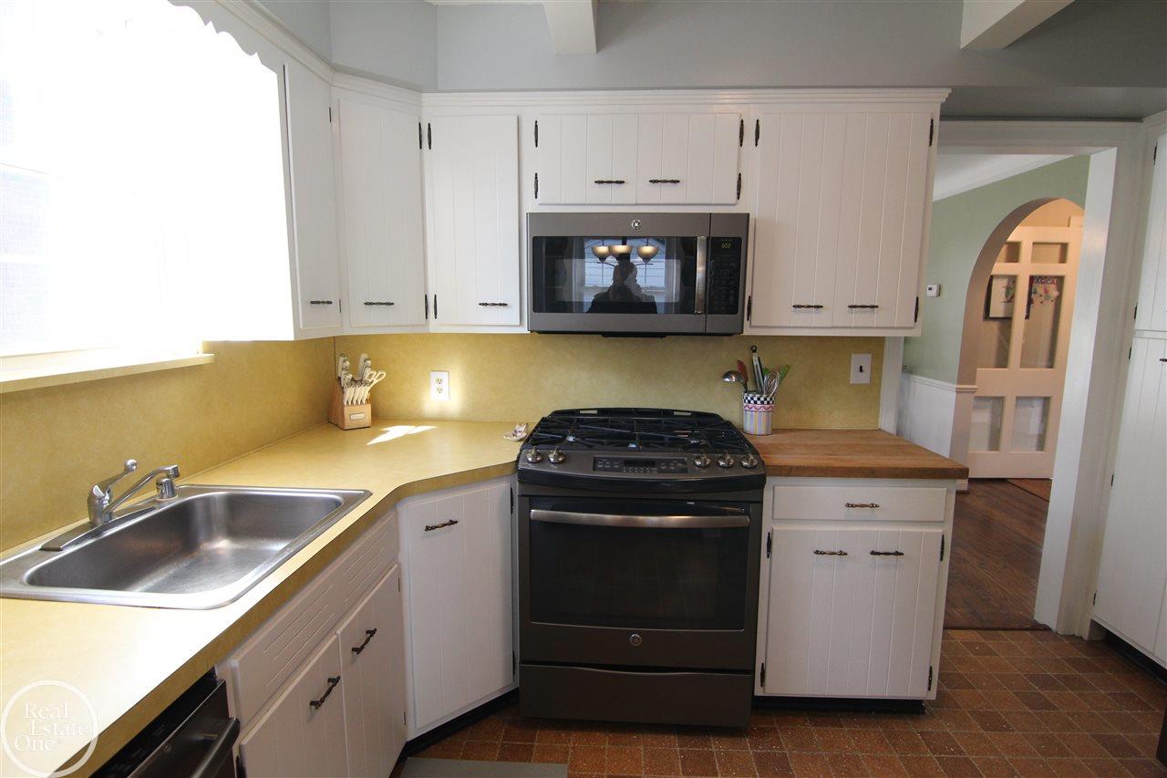 807 Fisher Road Grosse Pointe, MI 48230 - Photo 13 of 39 31379675-12.JPG